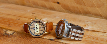 Deux collections de montres en bois pour hommes